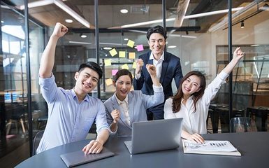 大數(shù)據(jù)軟件開發(fā)高級(jí)工程師 互聯(lián)網(wǎng)技術(shù)領(lǐng)域的職業(yè)禮儀服務(wù)解析